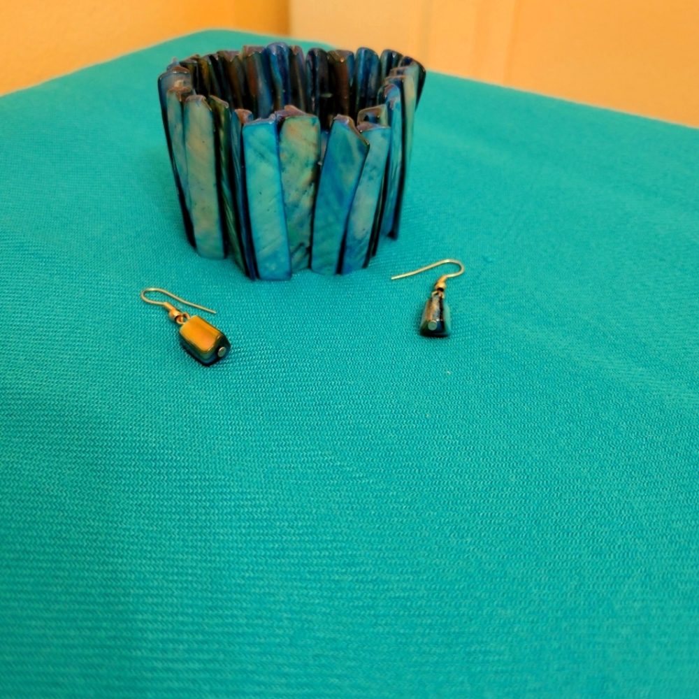 Bracelet and earrings